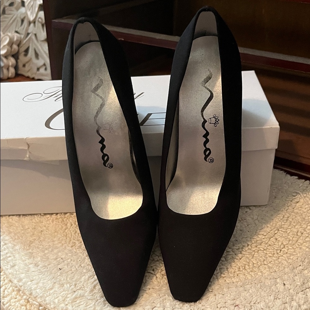 Black Pointed Toe Pumps - Women's Classic Heel